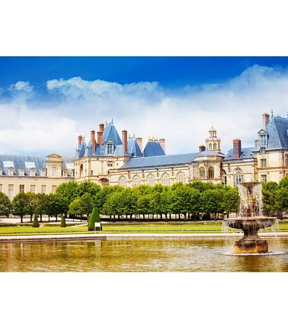 All day audio tour of Fontainebleau and Vaux le Vicomte, with transport from Paris