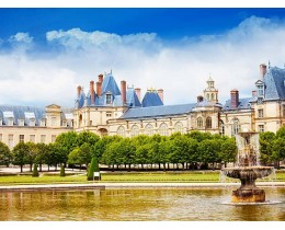 All day audio tour of Fontainebleau and Vaux le Vicomte, with transport from Paris